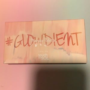 Touch in Sol Makeup Pallet Highlighter